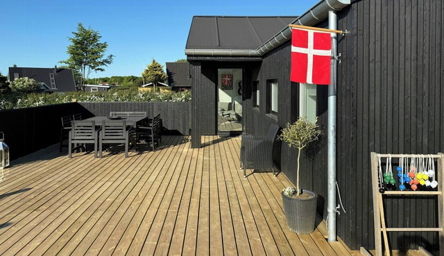 Renovated holiday home with sea view in Skåstrup