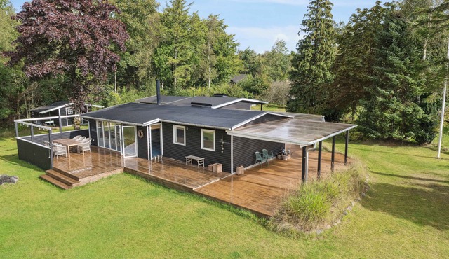 Renovated holiday home near water and nature