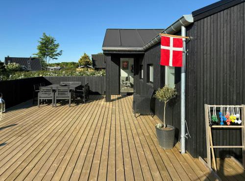 Renovated Holiday Home With Sea View In Skåstrup
