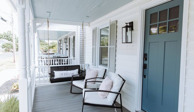 Renovated Home by Central Park-King Bed! Family Friendly. 2 Blocks to Beach!