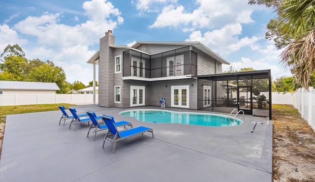 Renovated home, private pool, screened patio, & W/D