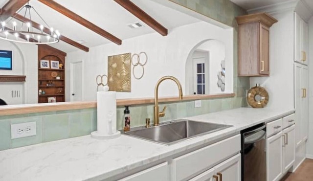Renovated home w/beautiful outdoor living space: Includes a hottub & fire pit!