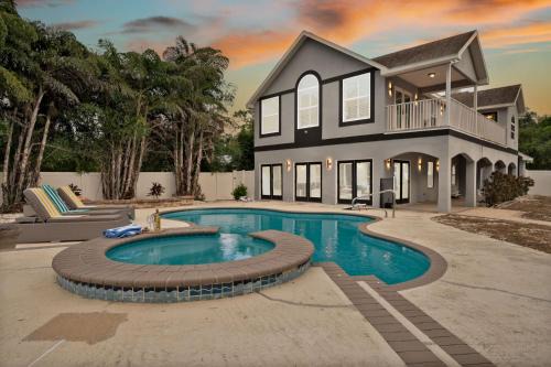 Renovated home w patio firepit & game room