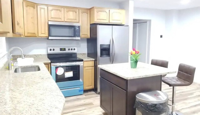 Renovated home with 7 Bedrms with 4 Full Baths. 20 minutes from DC & Baltimoren