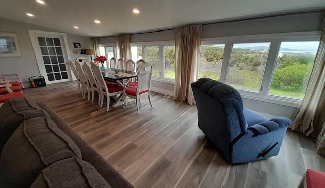 Renovated home with beautiful views of the sunset / dog friendly