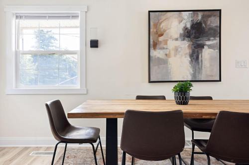 Renovated Home with Game Room & Washer and Dryer-Family Friendly