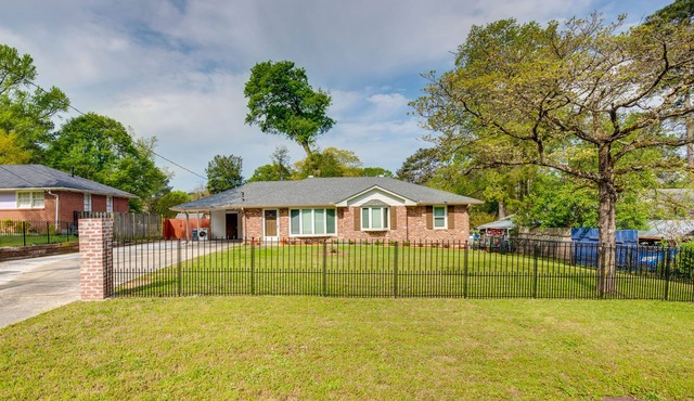 Renovated Home: Yard, 11 Mi to Dtwn Atlanta!