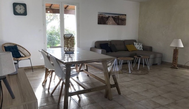 Renovated house, 300m from the beach, with a boule court