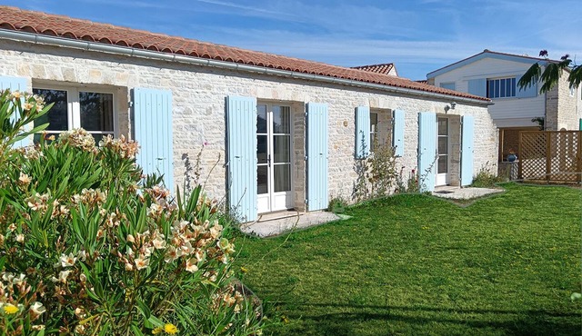 Renovated house + large garden, in the heart of the village and close to the beach