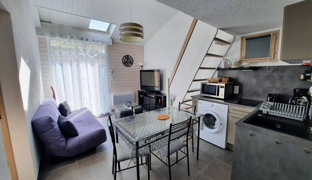 Renovated house near beach, terrace, pets allowed