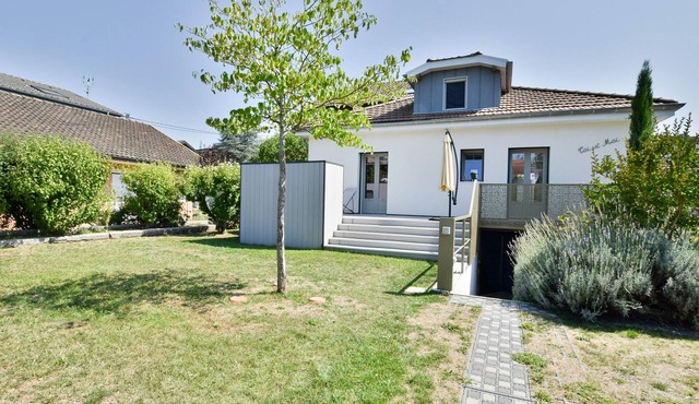 Renovated house, modern comfort, quiet area, parking