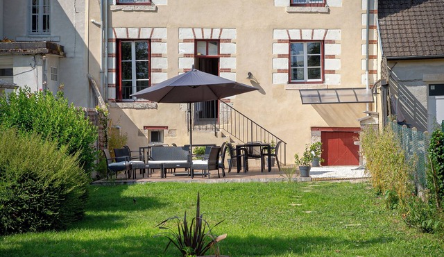 Renovated house 2025 on the banks of the Loire & large garden 6 bedrooms with private shower