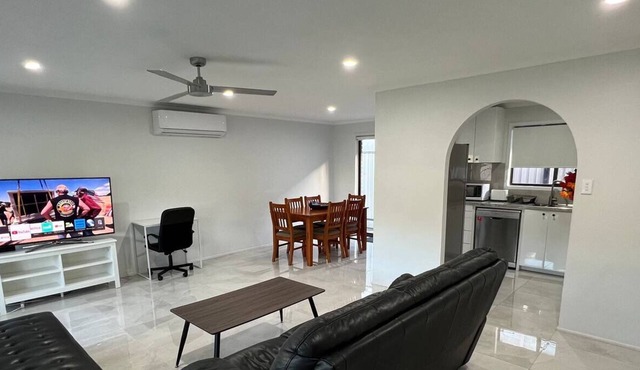 Renovated House ,3Bed Master with A/C,Free Parking