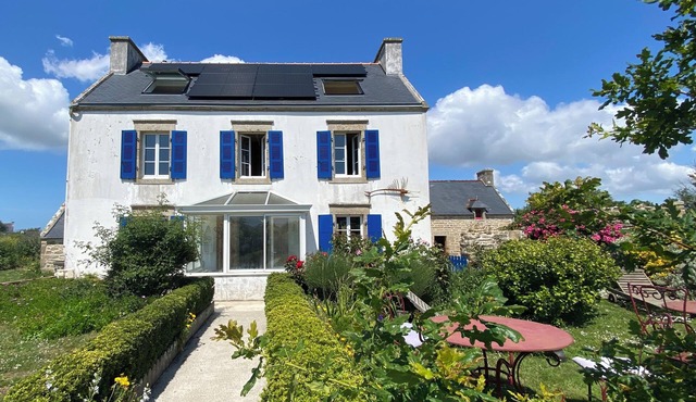 Renovated house by the sea for 6 or 7 people