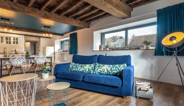 Renovated house by the Ognon with large garden and private beach