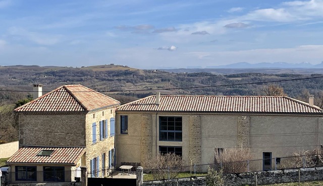 Renovated house, Drôme des collines, near horse factor, valrhona, enclosed garden
