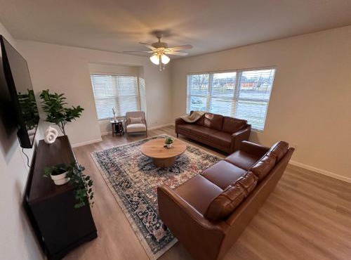 Renovated House for 14 in Wentzville MO