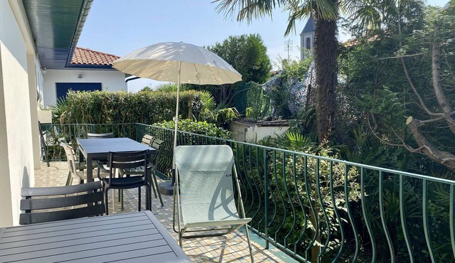 Renovated house in Cambo-les-Bains with balcony-terrace