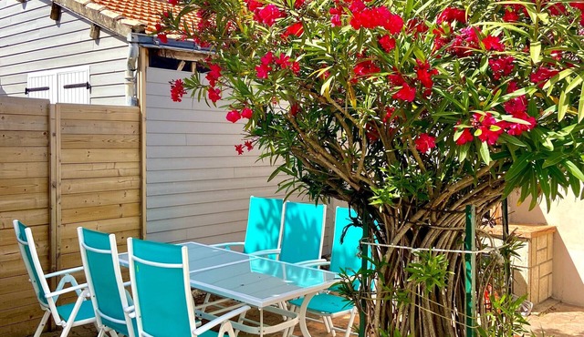 Renovated house near the beach with enclosed garden and parking