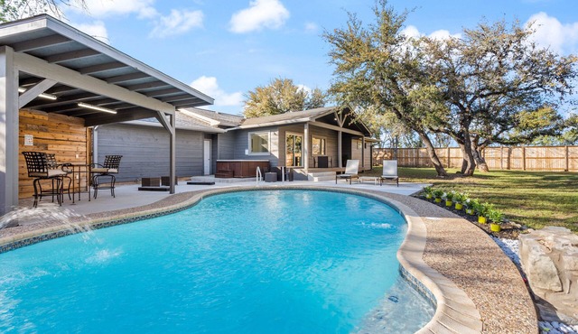 Renovated House: Pool, Hot Tub, Pets, Lake Nearby