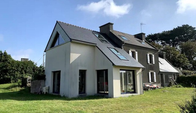 Renovated house, quiet, with large garden near beaches and GR34