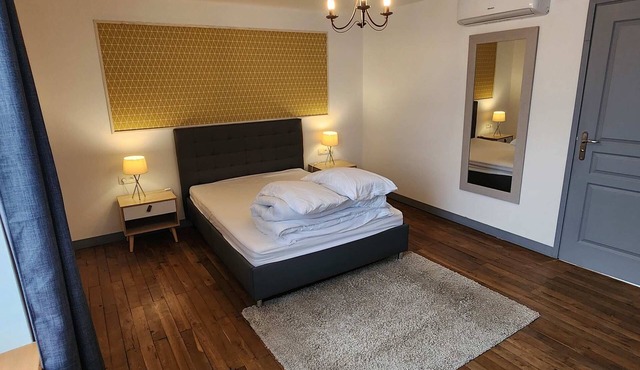 Renovated House with 4 Private Suites