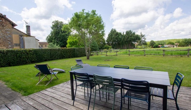 Renovated house with air conditioning, terrace and parking in Capdrot