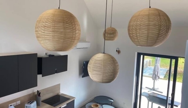 Renovated House with Garden, Near River and Nature Park, 10 Min from Châteauroux