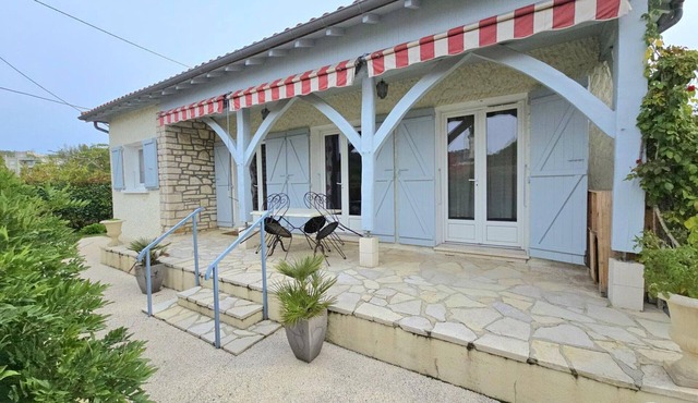 Renovated house with WiFi and terrace in Trélissac
