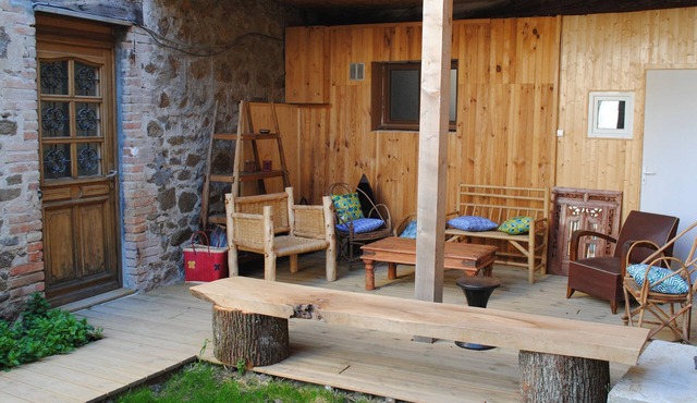 Renovated house with inner courtyard on Limony Creek