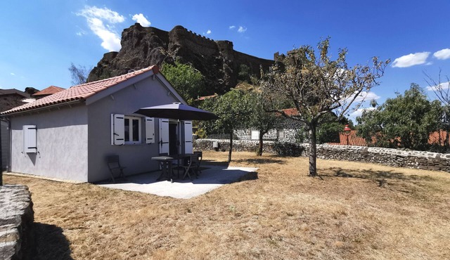 Renovated house with large garden in Polignac