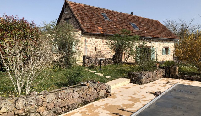 Renovated house with swimming pool overlooking the Célé Valley