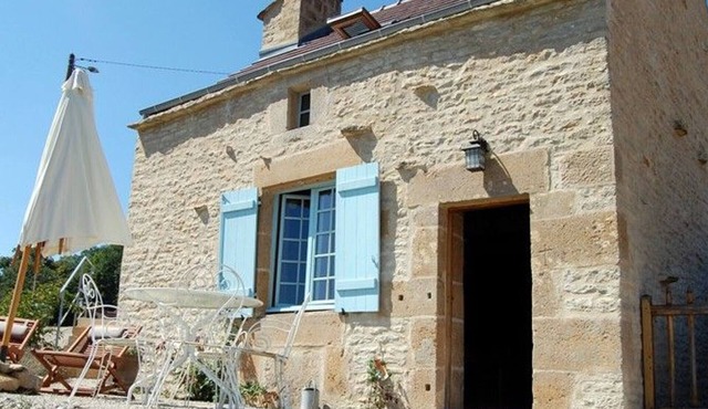 Renovated Independent Cottage with Forest Walks and Valley Views