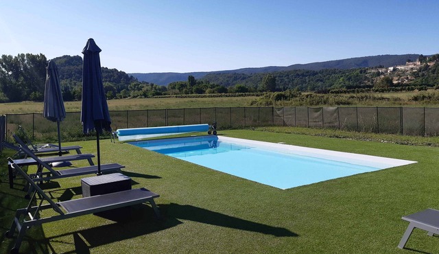Renovated interior, nature decor, 360° view of Ménerbes Luberon with swimming pool