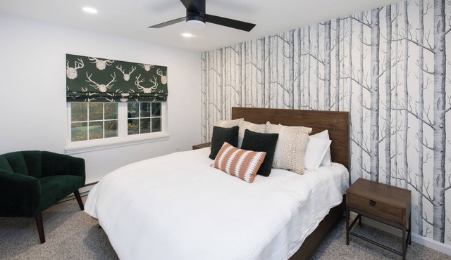 RENOVATED JIMINY PEAK MOUNTAINSIDE CONDOnDesigner Interiors Walk to Slopes