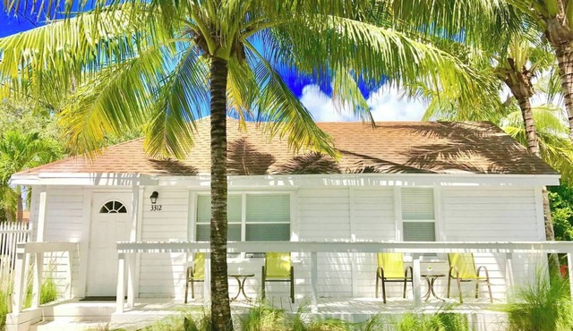 Renovated Key West 2/2 Cottage in Coconut Grove