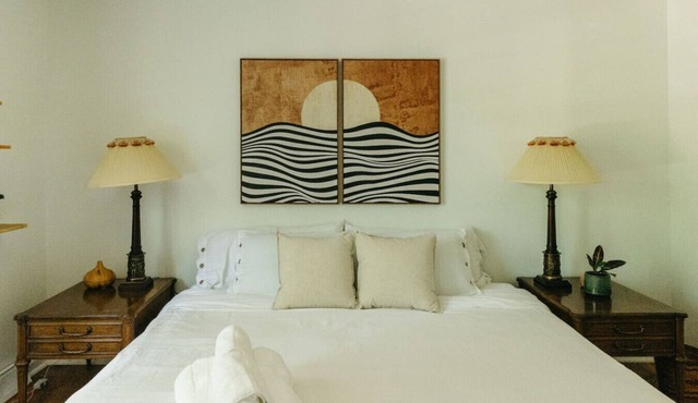 Renovated King Suite + 4 Queens.