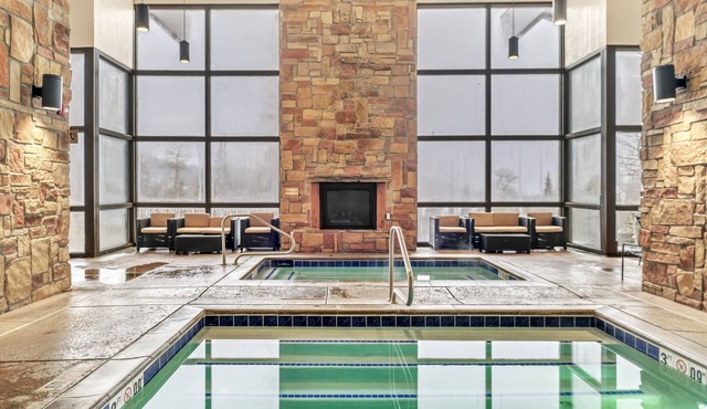 Renovated King Suite with Amazing Amenities, Sleeps 4 Guests