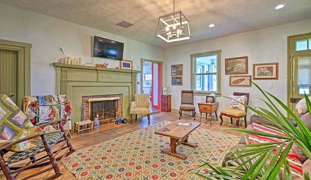 Renovated KY Farmhouse Retreat w/Pasture Views!