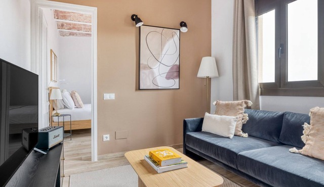 Renovated La Dreta de L'Eixample 2BR, by Blueground
