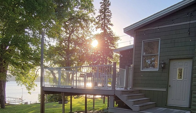 Renovated Lake Home Sunset Oasis close to downtown on Big Stone