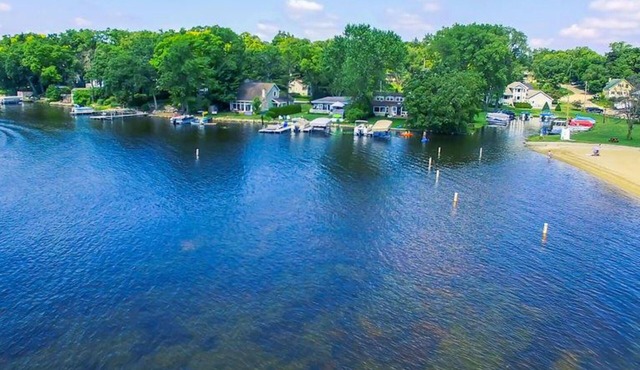 Renovated Lake House Retreat Near Lake Geneva