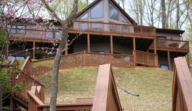 Renovated Lakefront Home at Smith Mtn Lake - Sleeps 10 - Private Dock, Fire Pit