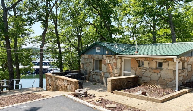 Renovated lakeside cabin with swimming pool & resort amenities!