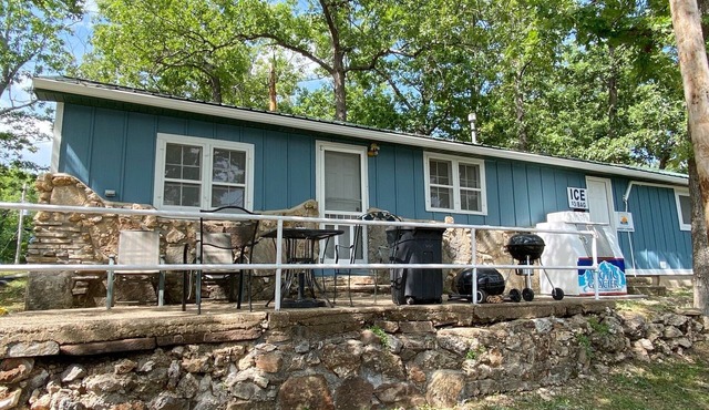 Renovated lakeside cabin with swimming pool & resort amenities!