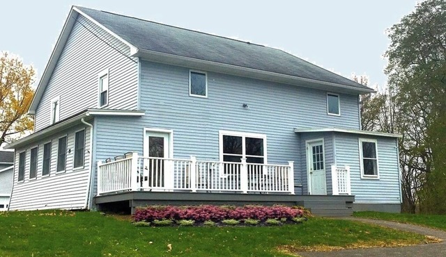 Renovated Lakeview Farmhouse In Resort Community