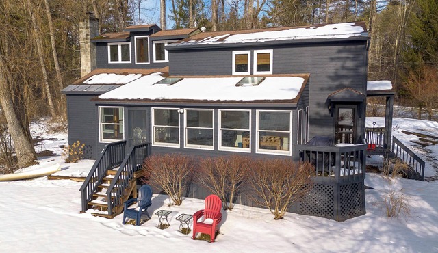 Renovated, Large Groups, Lake Access, Ice Fishing!