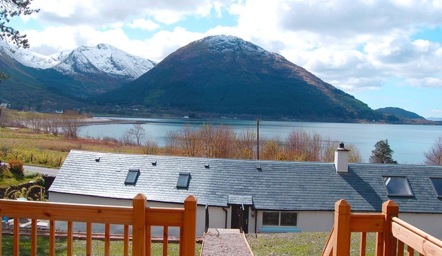 Renovated lochside cottage nr Fort William & Glencoe (sleeps 4-6)