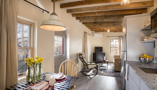 Renovated Loft steps from Santa Fe Plaza, Canyon Road & Railyard District