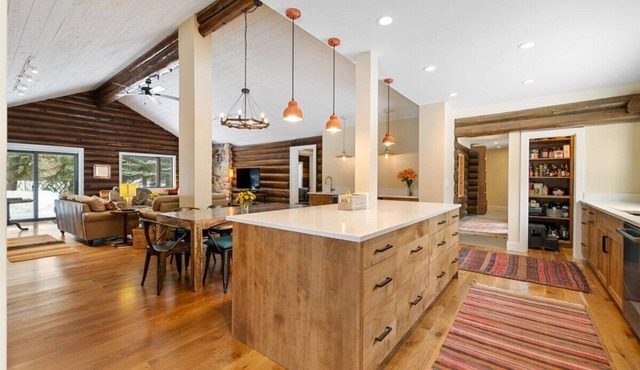 Renovated log home. Private setting close to skiing, National Parks and Jackson